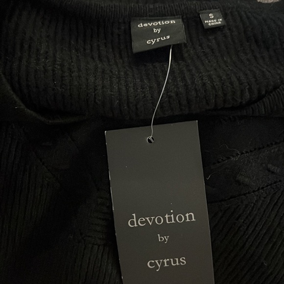Devotion by Cyrus- NWT -Knitted Sweater- Size: Small - Picture 5 of 5